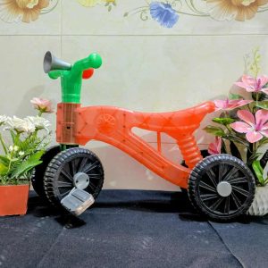 লাল বেবি সাইকেল